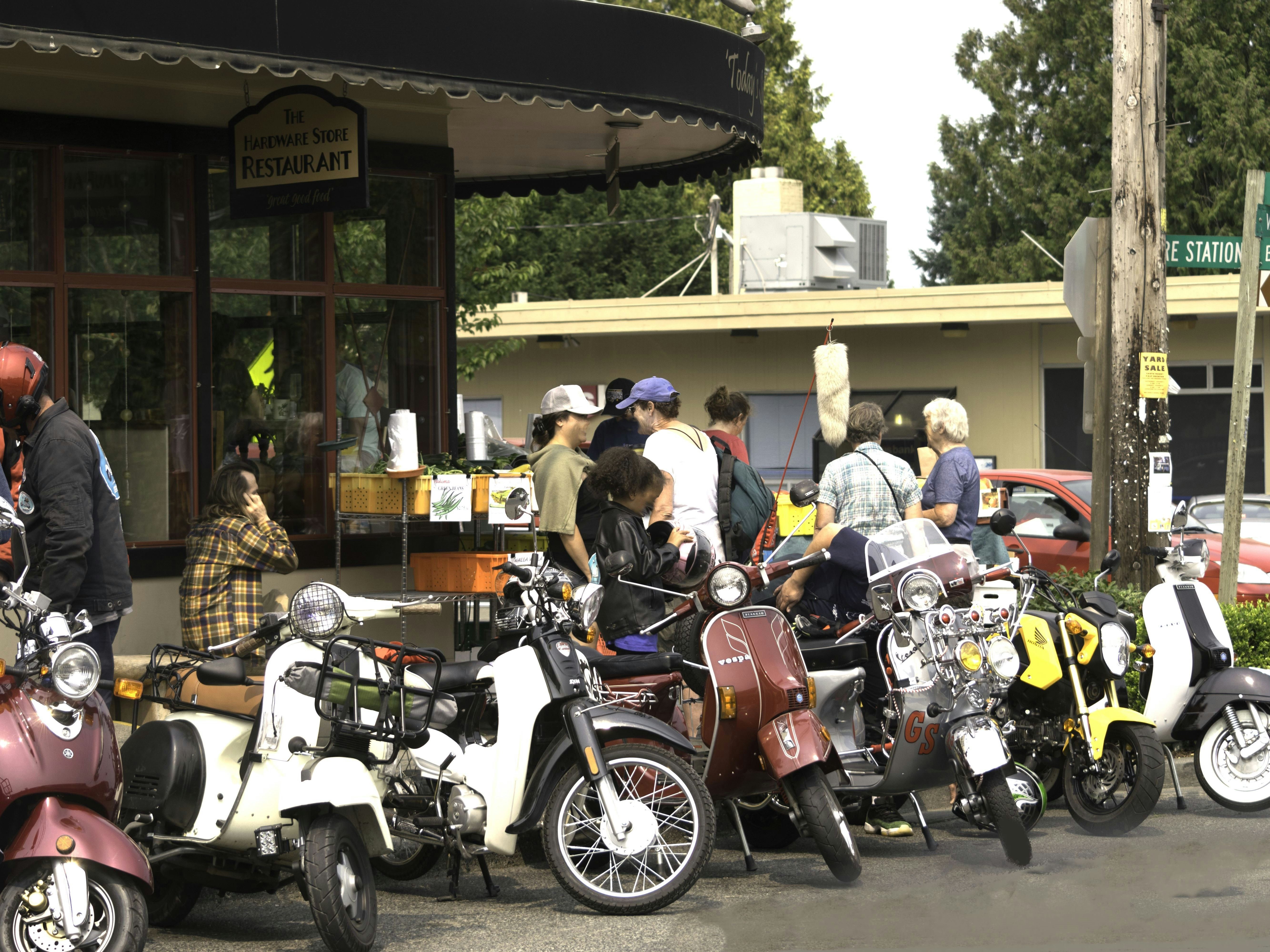 Ganda Rental merupakan layanan jasa rental motor di Medan yang sudah berpengalaman melayani pelanggan untuk sewa motor di kota Medan. Segala macam kebutuhan motor yang ingin disewakan mulai dari bebek, scooter matic, motor kopling, untuk kebutuhan perjalananan Anda di kota Medan bisa kami penuhi, tentunya dengan pelayanan ramah dan terbaik demi kenyamanan, keamanan, dan kepuasan pelanggan selama menggunakan jasa dan layanan kami.
